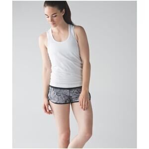 Lululemon womens Speed‎ Short 2.5" black white shorts size 4
